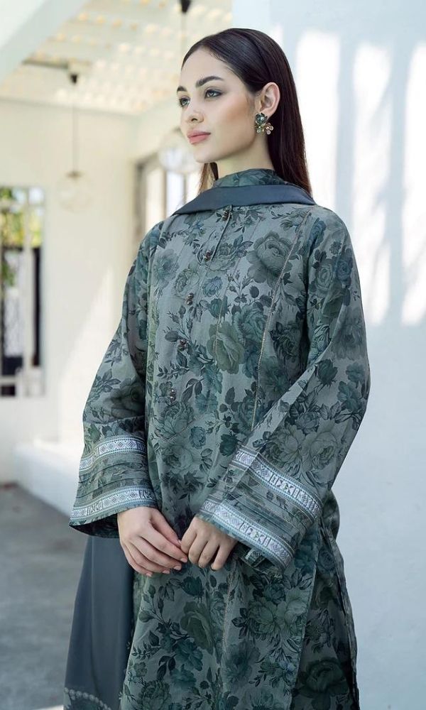 Lawn 3pc unstitched digital printed suit with patches