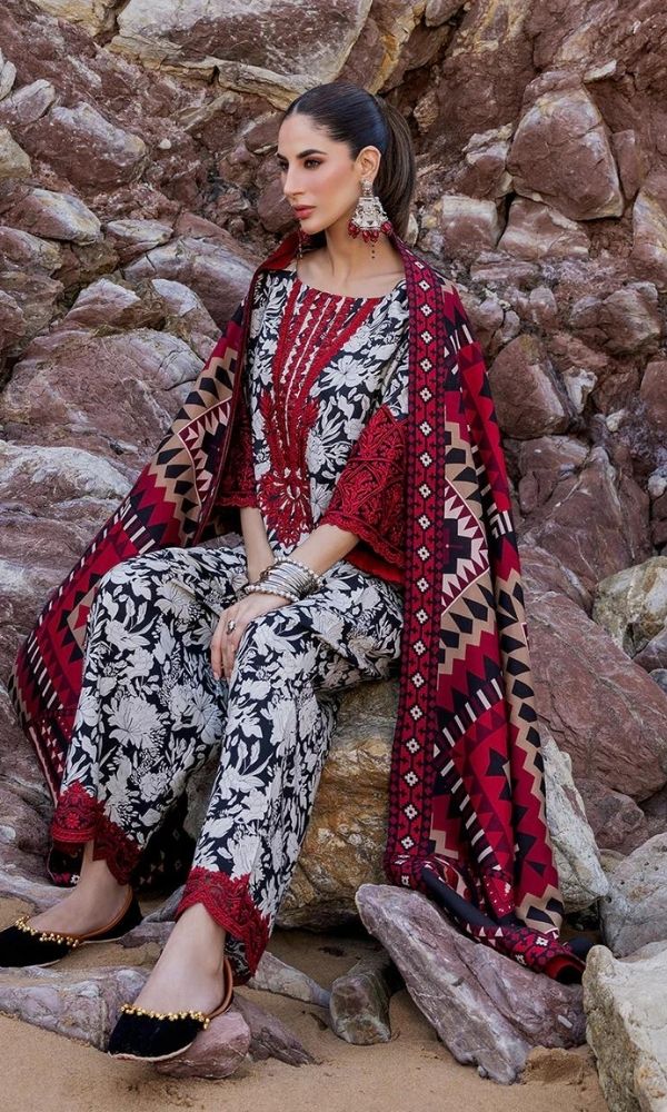 Lawn 3pc digital printed suit with patches