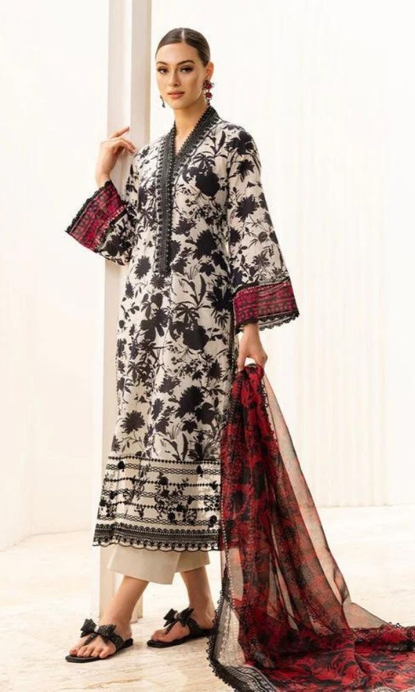 Lawn 3pc digital printed suit with patches