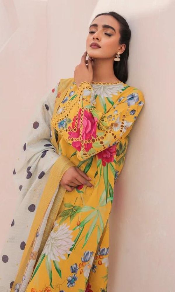 Lawn 3pc unstitched digital printed suit with patched