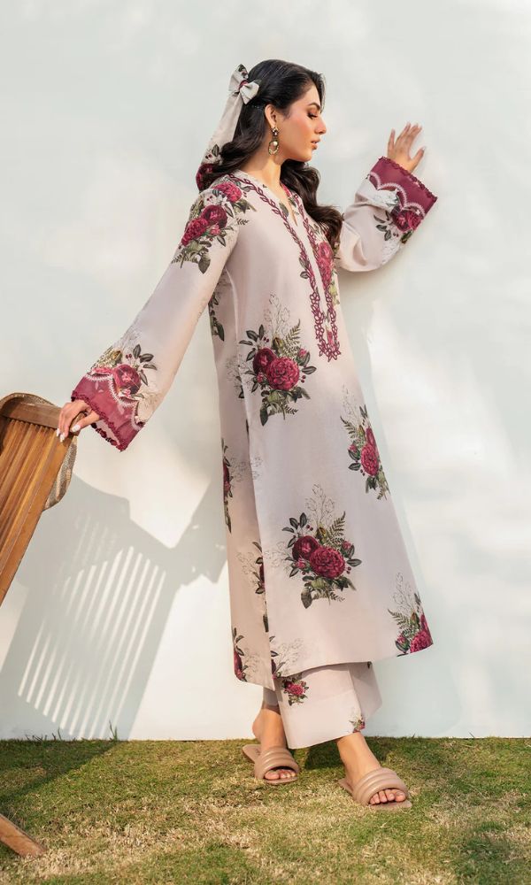 Lawn 3pc unstitched digital printed suit with patches