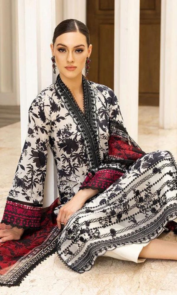 Lawn 3pc digital printed suit with patches