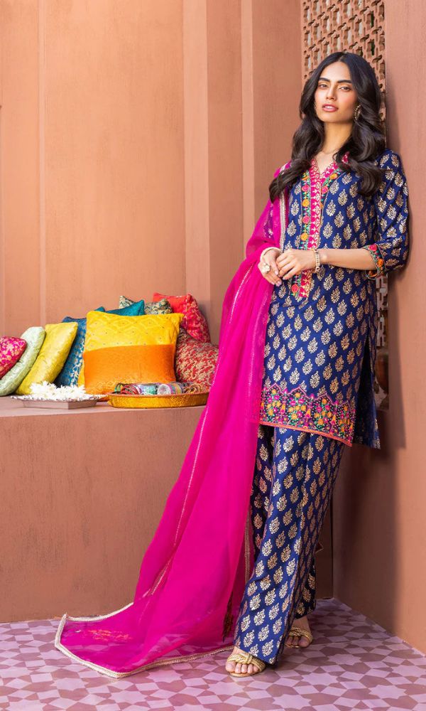 Lawn 3pc unstitched digital printed suit with patches