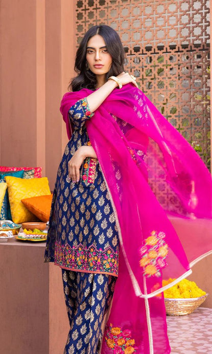 Lawn 3pc unstitched digital printed suit with patches