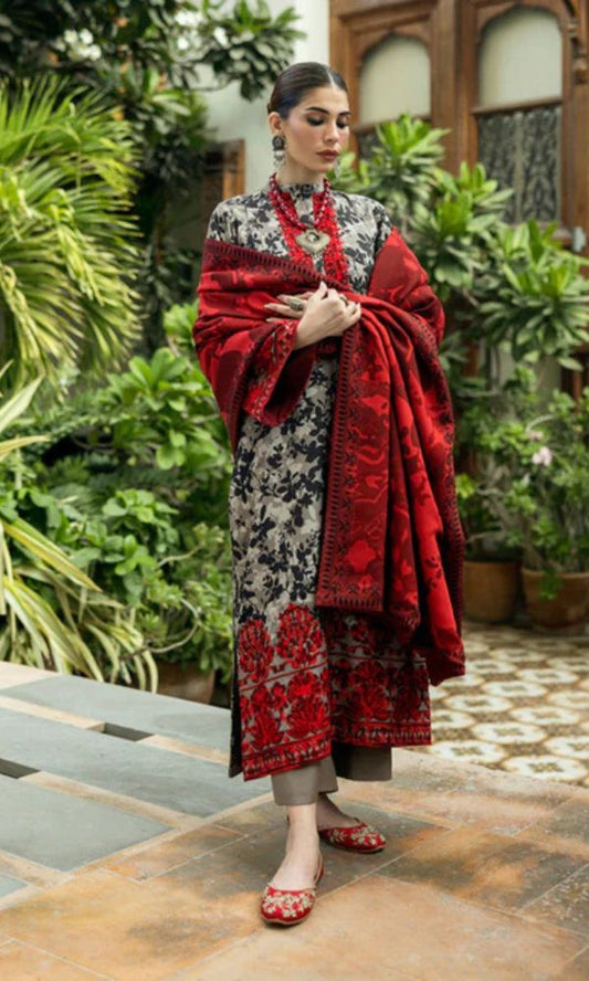 Lawn 3pc unstitched digital printed suit with patches