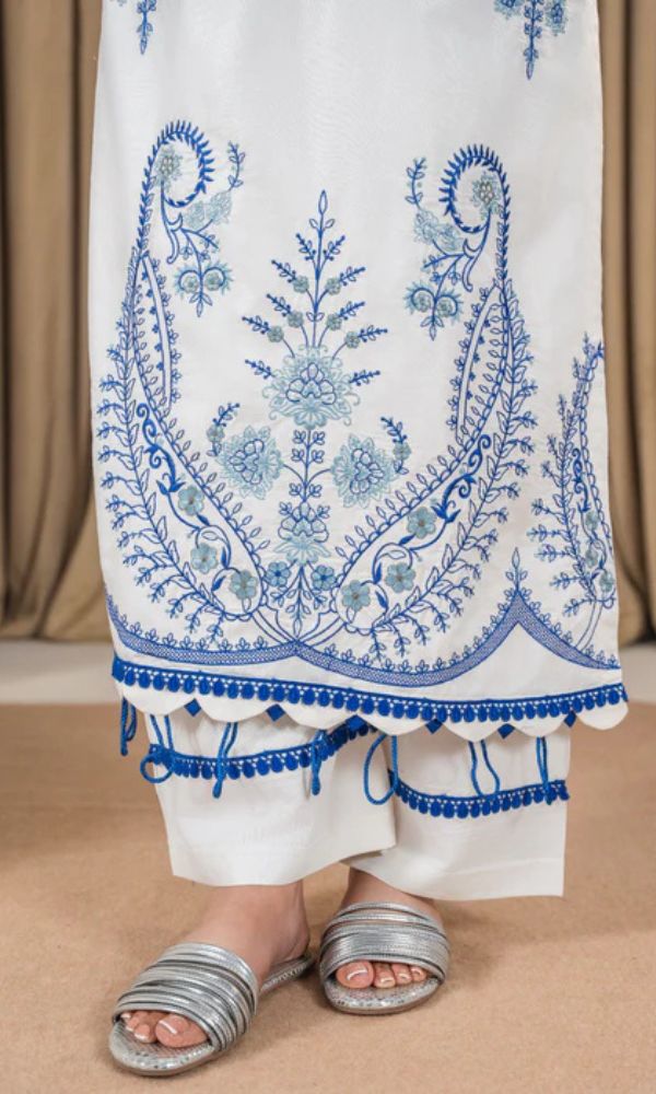 Lawn 3pc unstitched embroiderd summer collection suit