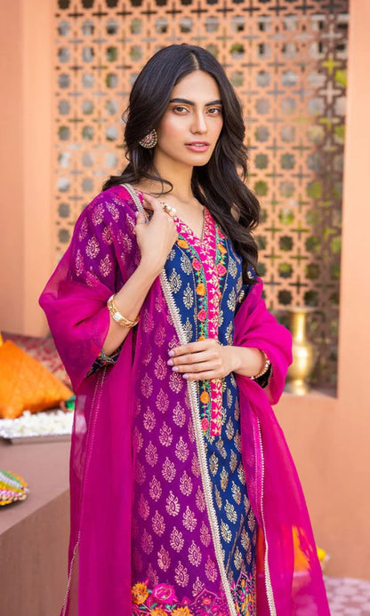 Lawn 3pc unstitched digital printed suit with patches