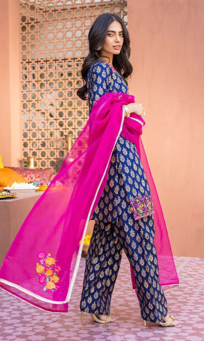 Lawn 3pc unstitched digital printed suit with patches