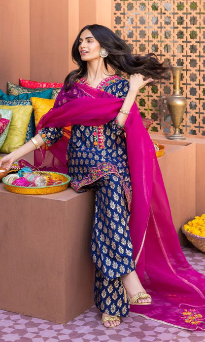 Lawn 3pc unstitched digital printed suit with patches