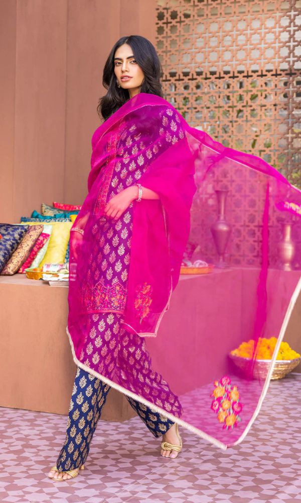 Lawn 3pc unstitched digital printed suit with patches