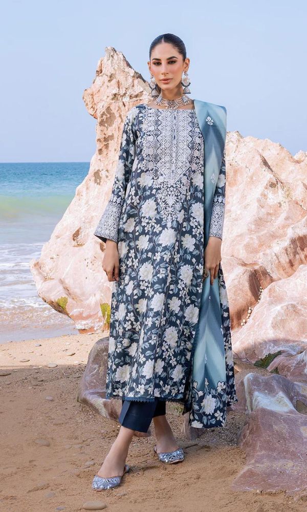Lawn 3pc digital printed dupatta with patches and silk digital printed dupatta