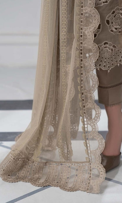 Lawn 3pc unstitched luxury heavy chiken kari embroidery with embroidered patches