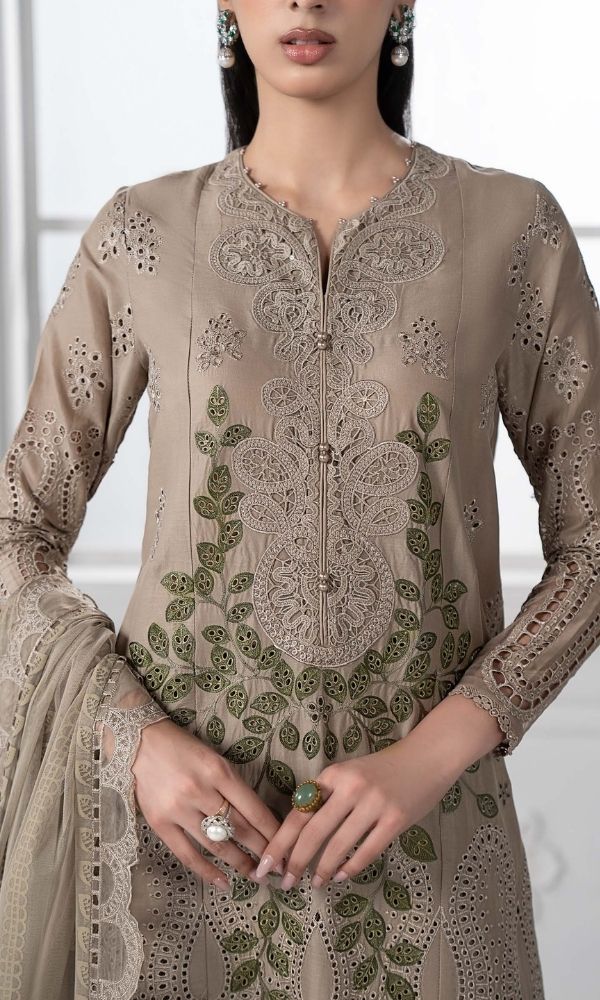 Lawn 3pc unstitched luxury heavy chiken kari embroidery with embroidered patches