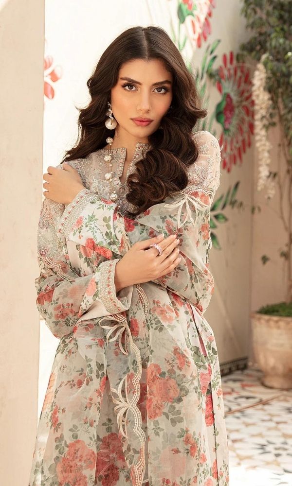 Lawn 3pc digital printed suit with patches