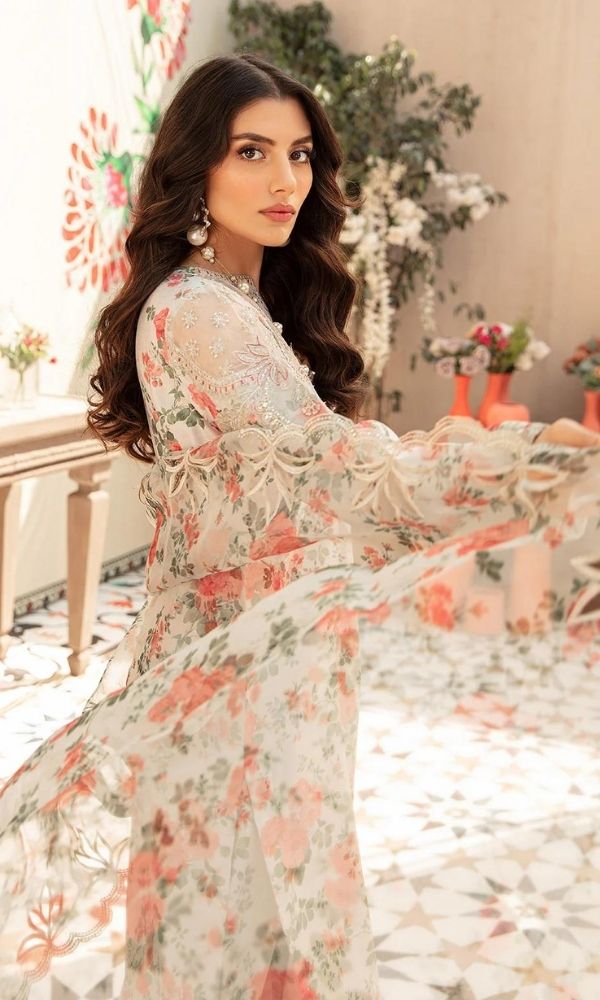 Lawn 3pc digital printed suit with patches